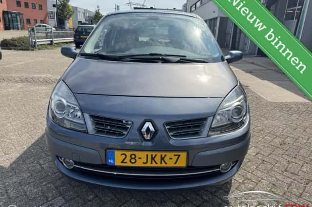 Renault Scénic (2009) thumbnail 2