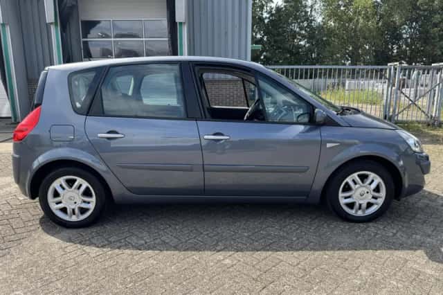 Renault Scénic (2009) thumbnail 4