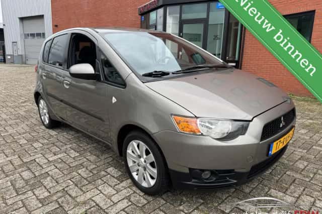 Mitsubishi Colt (2011) thumbnail 3