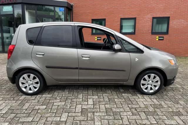 Mitsubishi Colt (2011) thumbnail 4