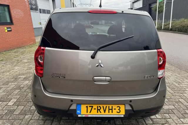 Mitsubishi Colt (2011) thumbnail 6