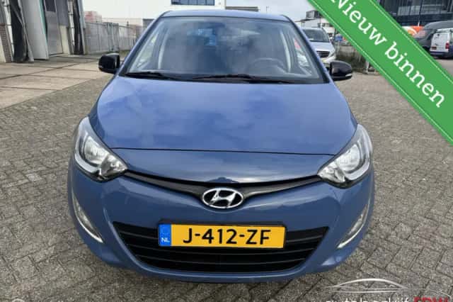 Hyundai i20 (2014) thumbnail 2