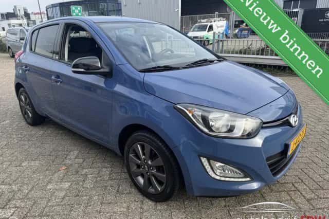 Hyundai i20 (2014) thumbnail 3