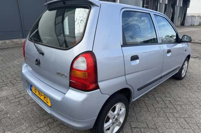 Suzuki Alto (2003) thumbnail 5