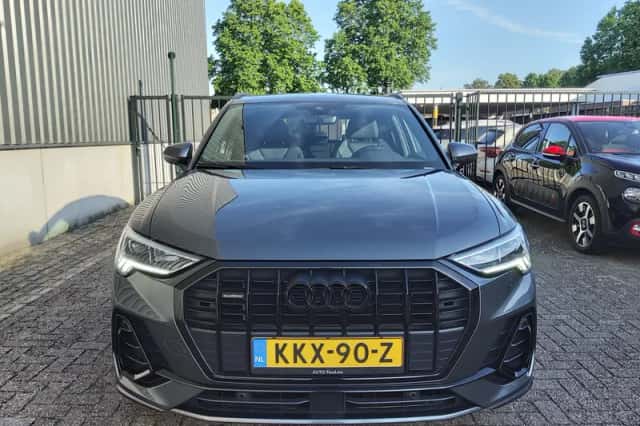 Audi Q3 (2019) thumbnail 2