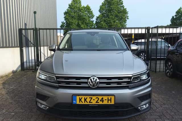 Volkswagen Tiguan (2016) thumbnail 2
