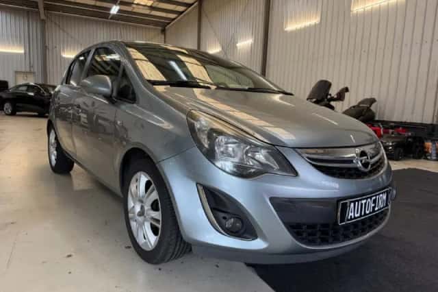 Opel Corsa (2014) thumbnail 2