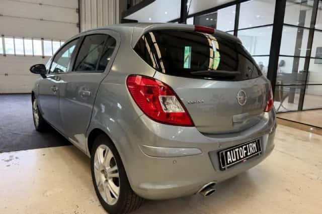 Opel Corsa (2014) thumbnail 3