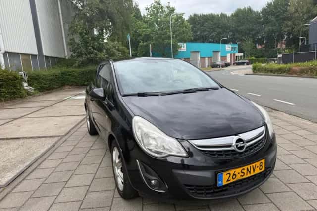 Opel Corsa (2011) thumbnail 2