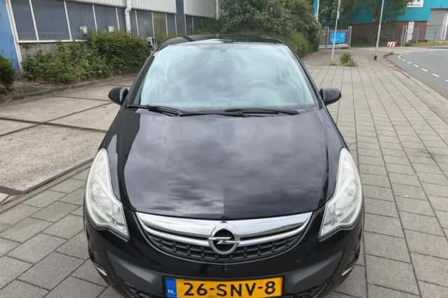 Opel Corsa (2011) thumbnail 3