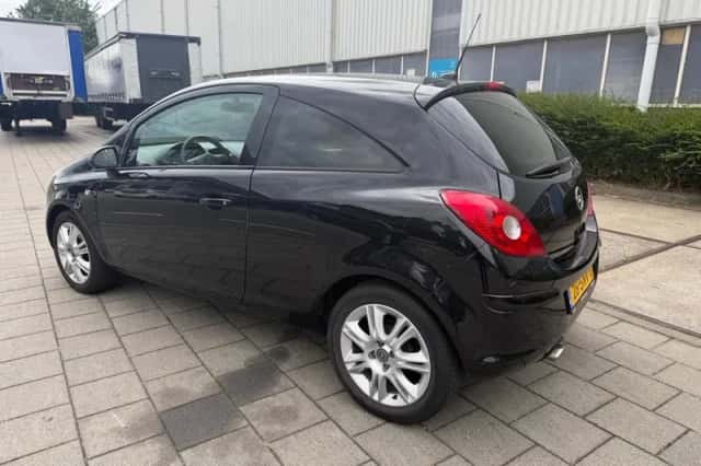 Opel Corsa (2011) thumbnail 4