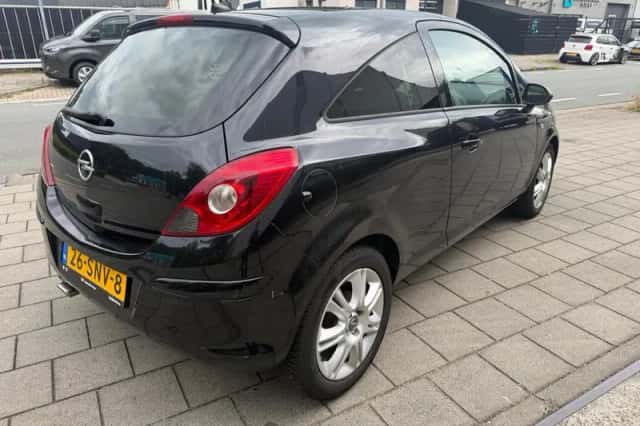 Opel Corsa (2011) thumbnail 5