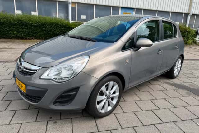 Opel Corsa (2013) thumbnail 1