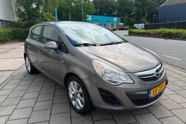 Opel Corsa (2013) thumbnail 2