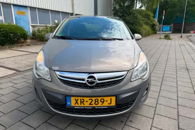 Opel Corsa (2013) thumbnail 3