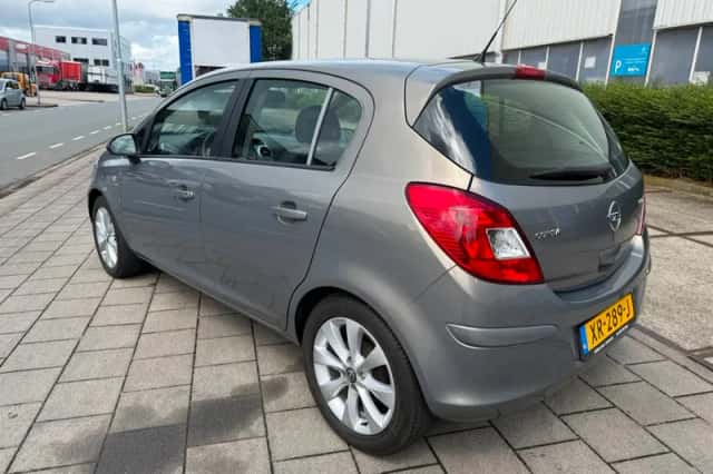 Opel Corsa (2013) thumbnail 4