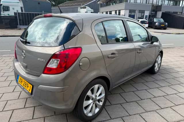 Opel Corsa (2013) thumbnail 5