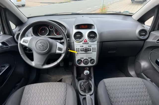 Opel Corsa (2013) thumbnail 6