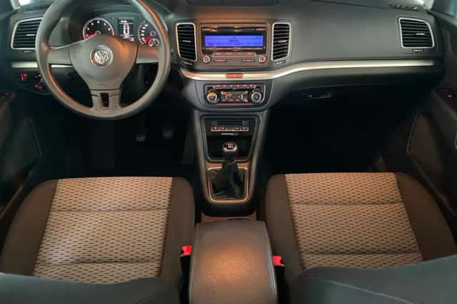 Volkswagen Sharan (2011) thumbnail 5