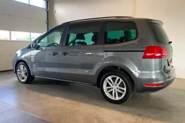 Volkswagen Sharan (2011) thumbnail 6