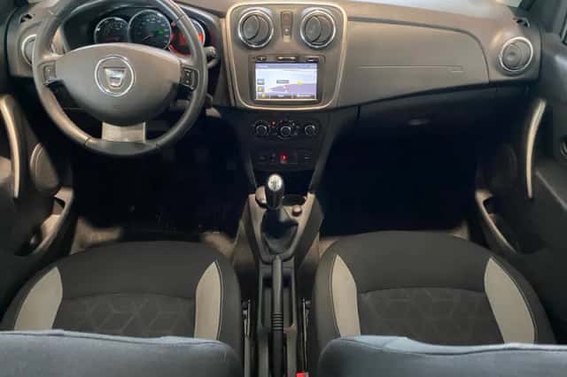 Dacia Sandero (2014) thumbnail 2