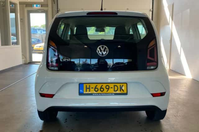 Volkswagen Up! (2020) thumbnail 4