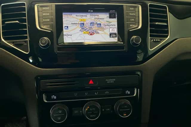 Volkswagen Golf Sportsvan (2014) thumbnail 3