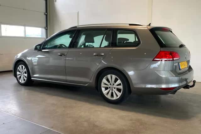 Volkswagen Golf (2016) thumbnail 2