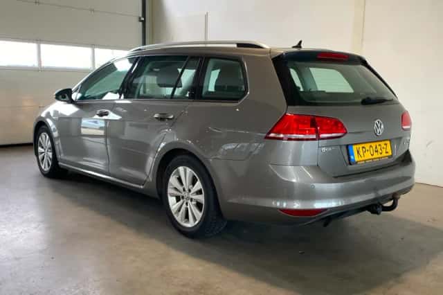Volkswagen Golf (2016) thumbnail 3