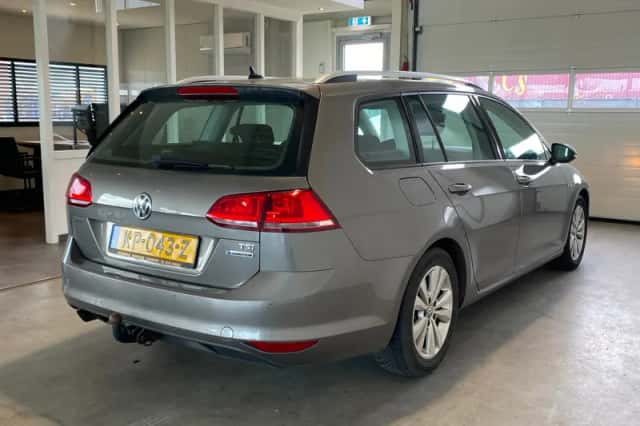 Volkswagen Golf (2016) thumbnail 4