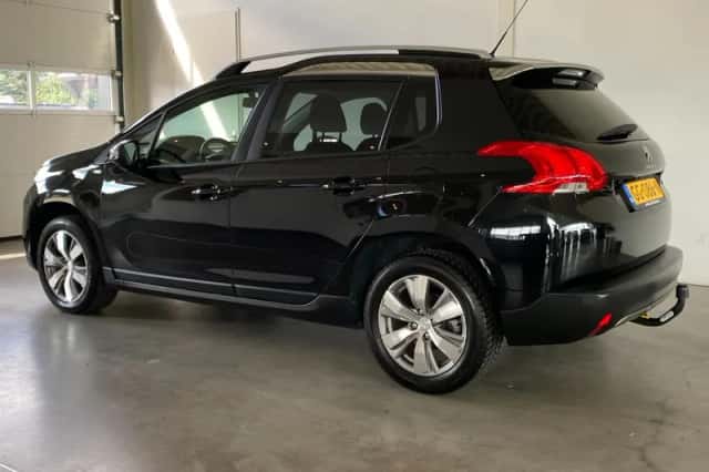 Peugeot 2008 (2015) thumbnail 2