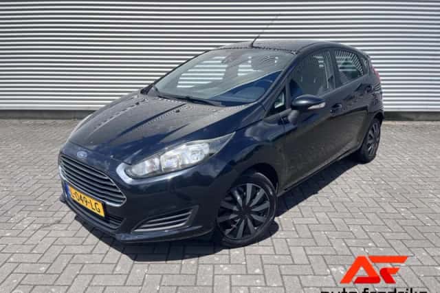Ford Fiesta (2013) thumbnail 2
