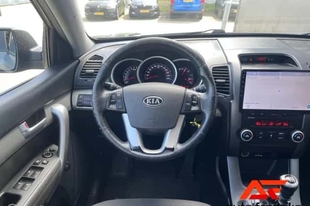 Kia Sorento (2009) thumbnail 4