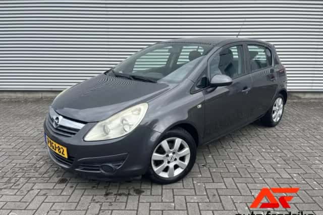Opel Corsa (2010) thumbnail 2