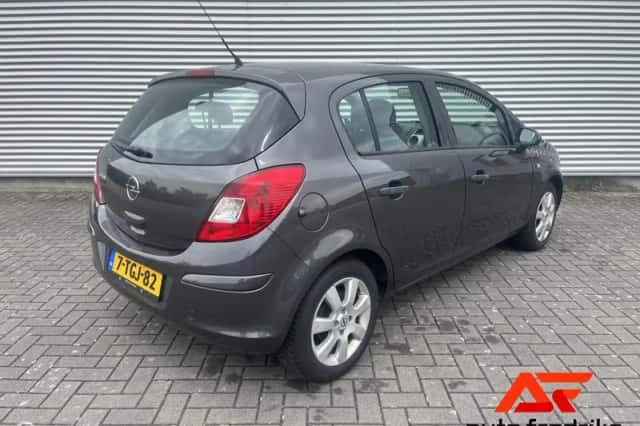 Opel Corsa (2010) thumbnail 3