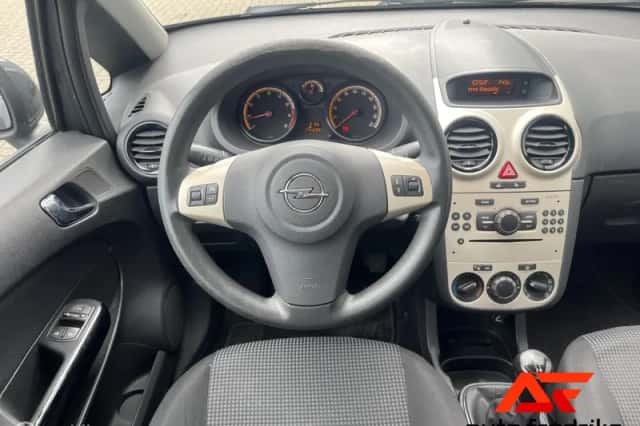 Opel Corsa (2010) thumbnail 4