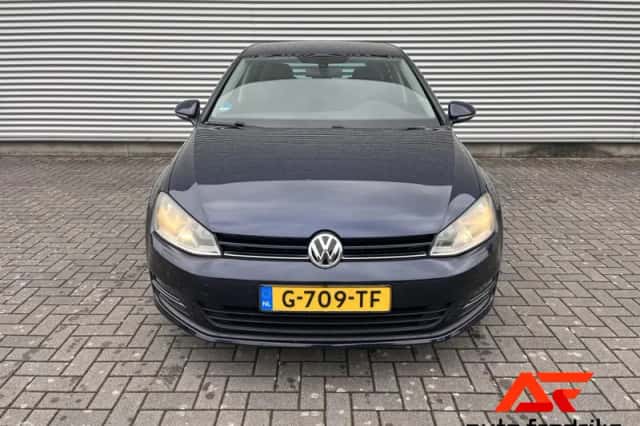Volkswagen Golf (2013) thumbnail 2