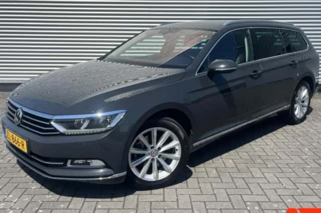 Volkswagen Passat (2019) thumbnail 1