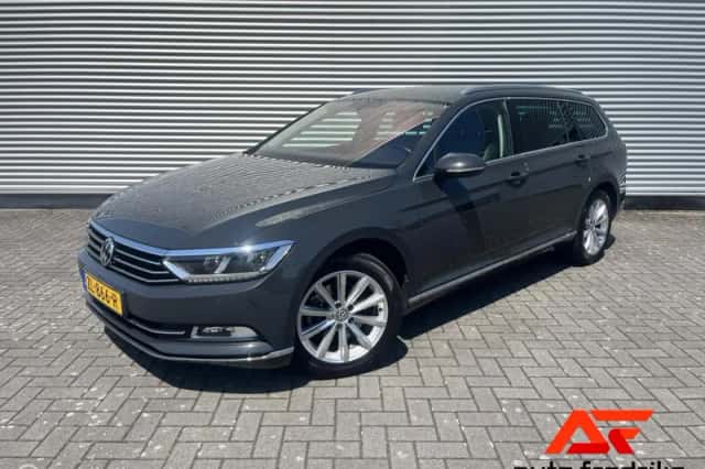 Volkswagen Passat (2019) thumbnail 2