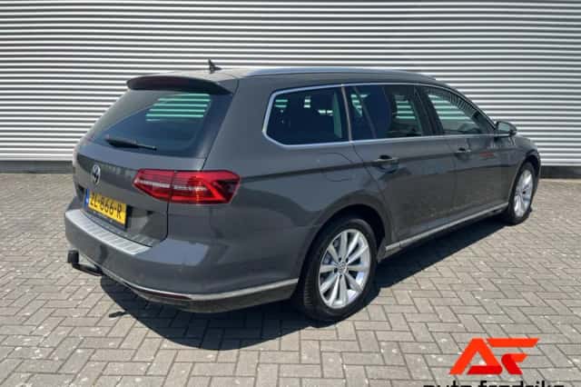 Volkswagen Passat (2019) thumbnail 3