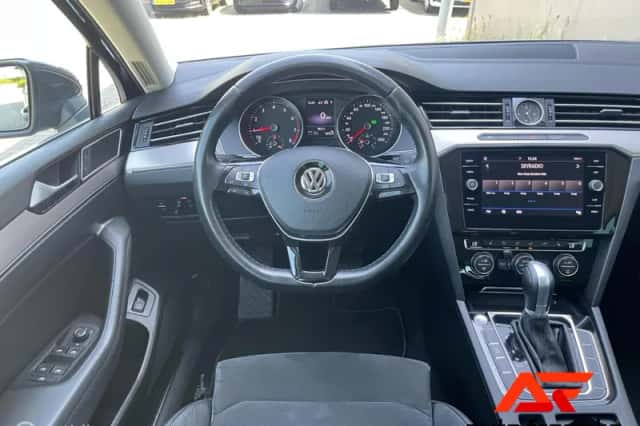 Volkswagen Passat (2019) thumbnail 4