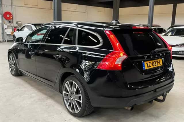 Volvo V60 (2011) thumbnail 3