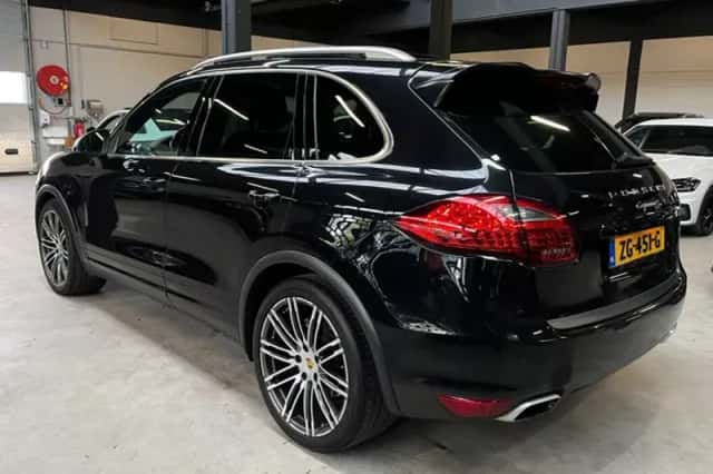 Porsche Cayenne (2012) thumbnail 3