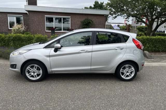 Ford Fiesta (2014) thumbnail 2