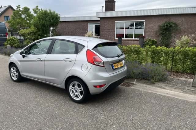 Ford Fiesta (2014) thumbnail 3