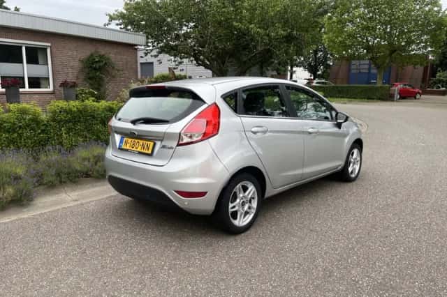 Ford Fiesta (2014) thumbnail 4