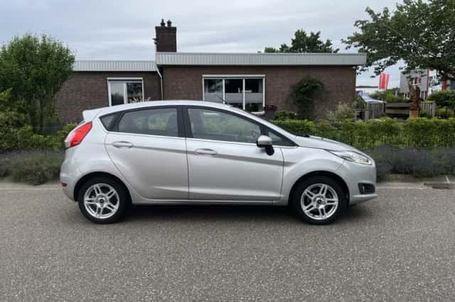Ford Fiesta (2014) thumbnail 5
