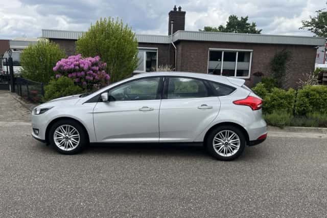 Ford Focus (2018) thumbnail 2