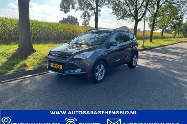 Ford Kuga (2016) thumbnail 1