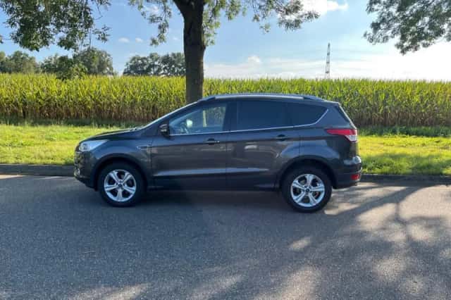 Ford Kuga (2016) thumbnail 2